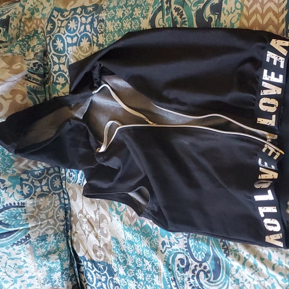 Brand new Short and top with hoodie black with love writing - Picture 3 of 5